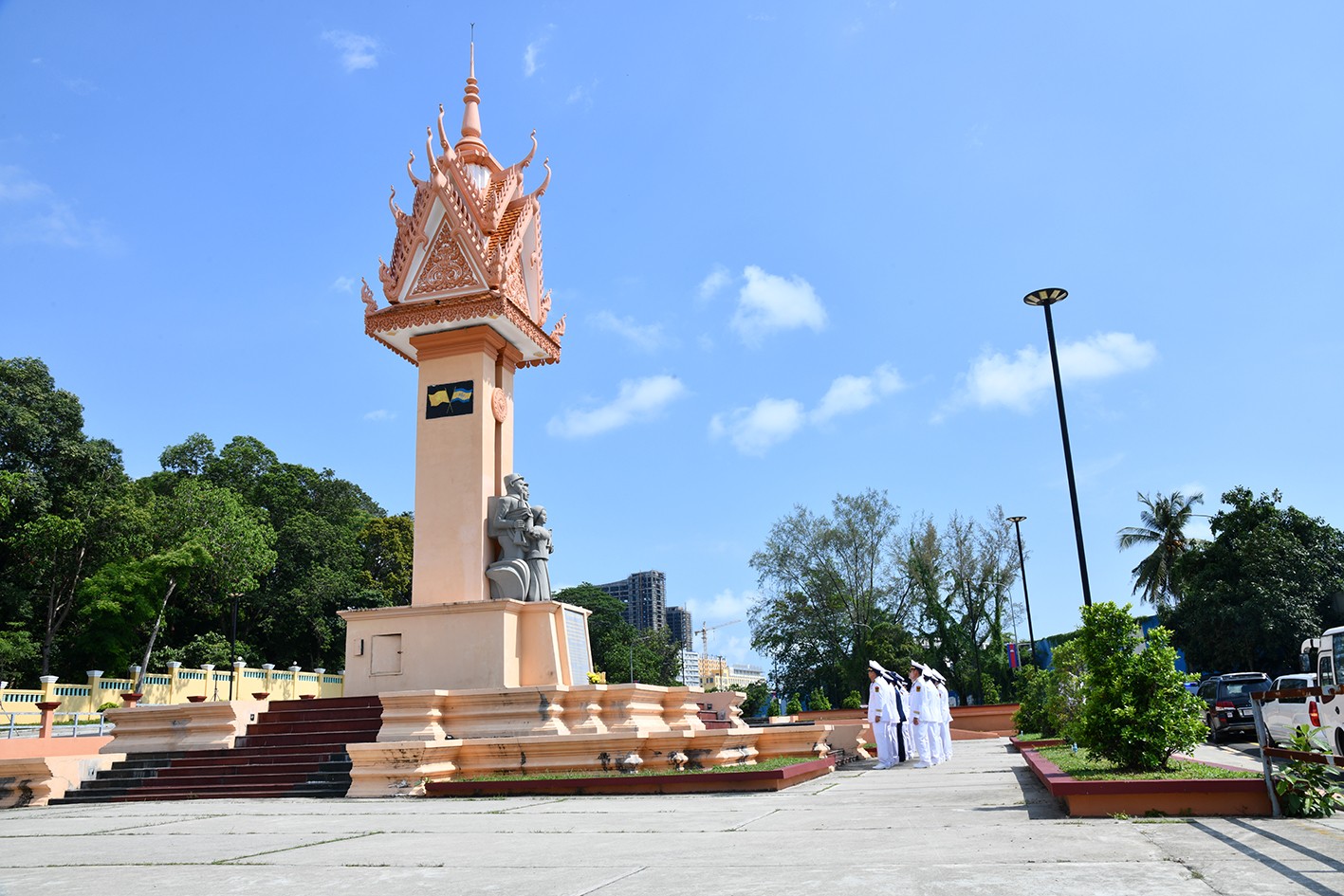 Đoàn công tác Bộ Tư lệnh Vùng 5 Hải quân dâng hương Tượng đài Hữu nghị Việt Nam – Campuchia Đoàn công tác Bộ Tư lệnh Vùng 5 Hải quân dâng hương Tượng đài Hữu nghị Việt Nam – Campuchia