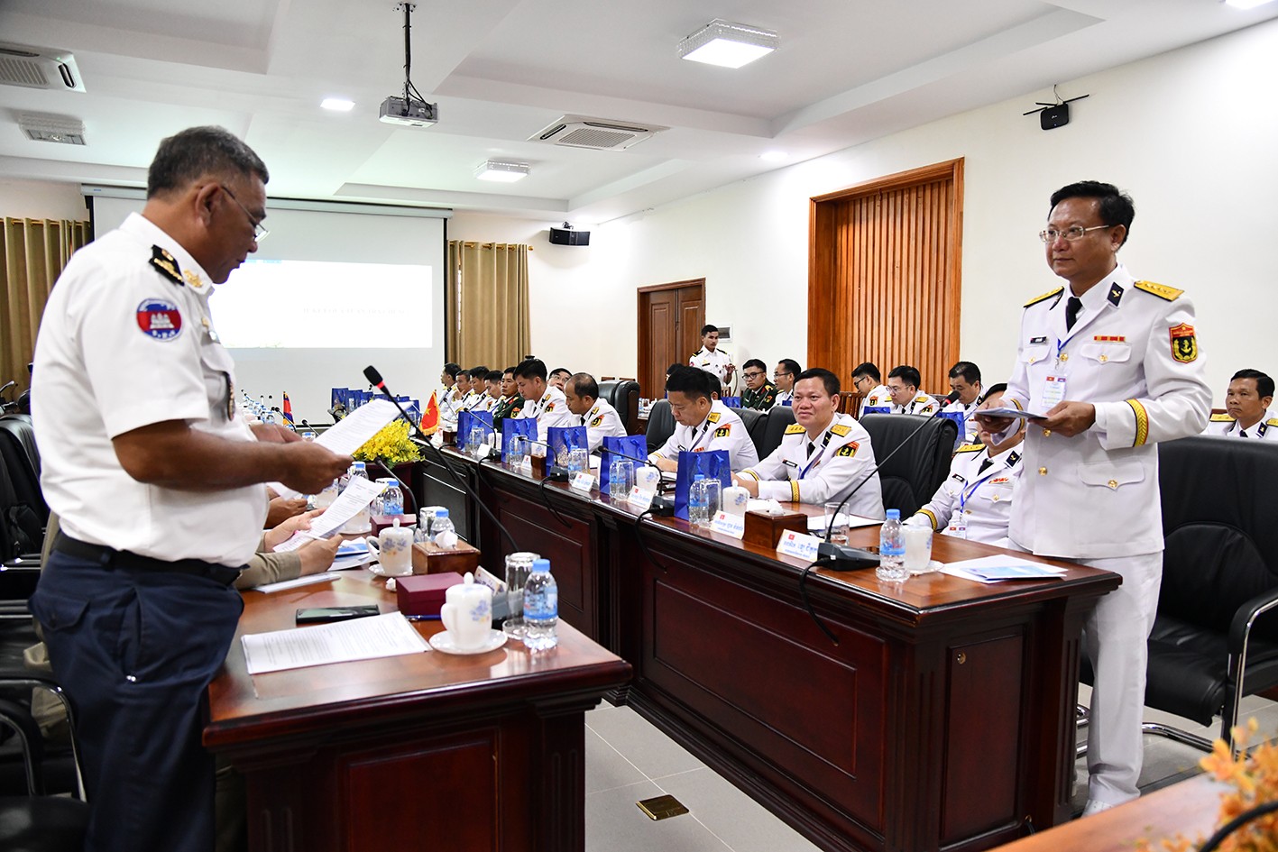 Hải quân Việt Nam - Campuchia rút kinh nghiệm tuần tra trên vùng nước lịch sử Hải quân Việt Nam - Campuchia rút kinh nghiệm tuần tra trên vùng nước lịch sử