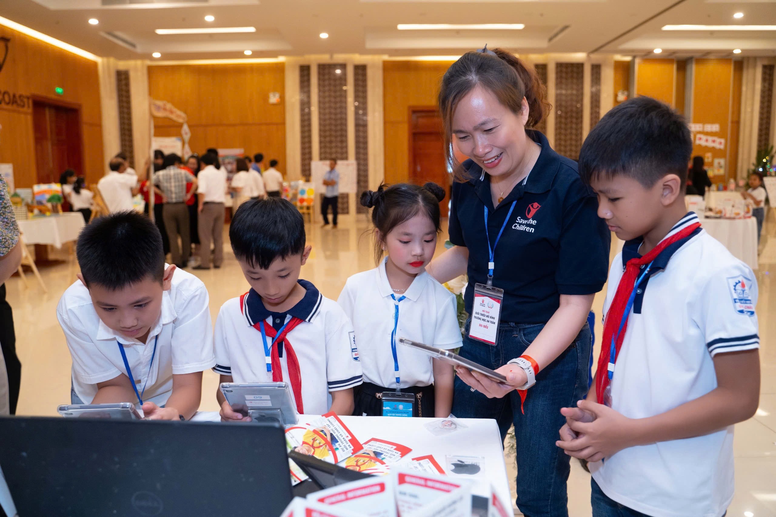 Bà Lê Thị Thanh Hương - Trưởng đại diện Tổ chức Cứu trợ Trẻ em tại Việt Nam (2021 - nay) Bà Lê Thị Thanh Hương - Trưởng đại diện Tổ chức Cứu trợ Trẻ em tại Việt Nam (2021 - nay)