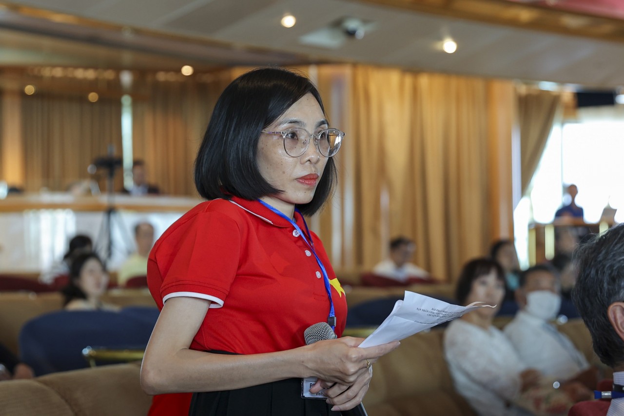 Vyong Thi Quyen shared her story with international delegates. (Photo: Đinh Hòa) Vyong Thi Quyen shared her story with international delegates. (Photo: Đinh Hòa)