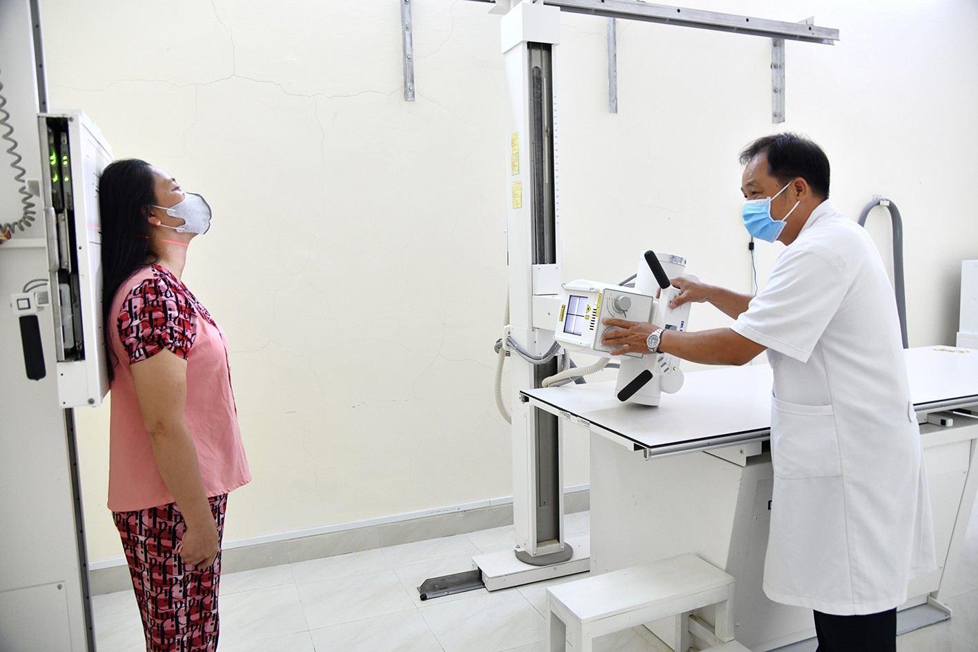 Hải quân Vùng 5 khám bệnh, cấp thuốc miễn phí cho người dân Phú Quốc Hải quân Vùng 5 khám bệnh, cấp thuốc miễn phí cho người dân Phú Quốc