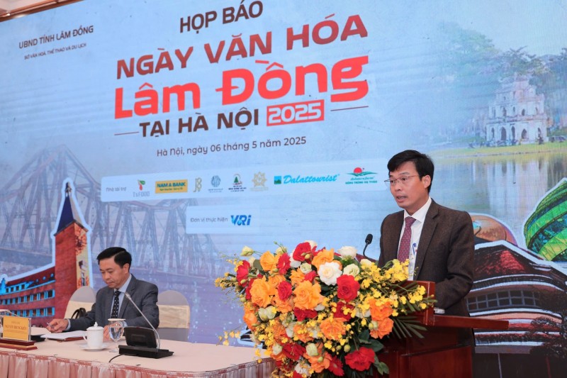 Ông Đinh Văn Tuấn - Phó Chủ tịch UBND tỉnh Lâm Đồng phát biểu tại cuộc họp. (Ảnh: T.L)