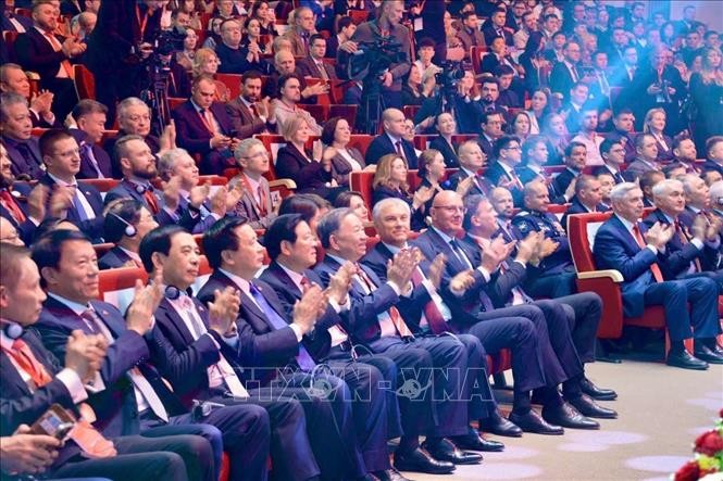 Vun đắp quan hệ hữu nghị truyền thống Việt - Nga trong kỷ nguyên mới, vì hòa bình, hợp tác và phát triển Vun đắp quan hệ hữu nghị truyền thống Việt - Nga trong kỷ nguyên mới, vì hòa bình, hợp tác và phát triển