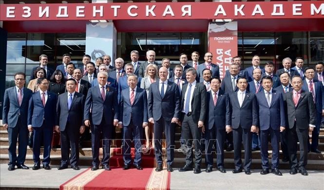 Vun đắp quan hệ hữu nghị truyền thống Việt - Nga trong kỷ nguyên mới, vì hòa bình, hợp tác và phát triển Vun đắp quan hệ hữu nghị truyền thống Việt - Nga trong kỷ nguyên mới, vì hòa bình, hợp tác và phát triển