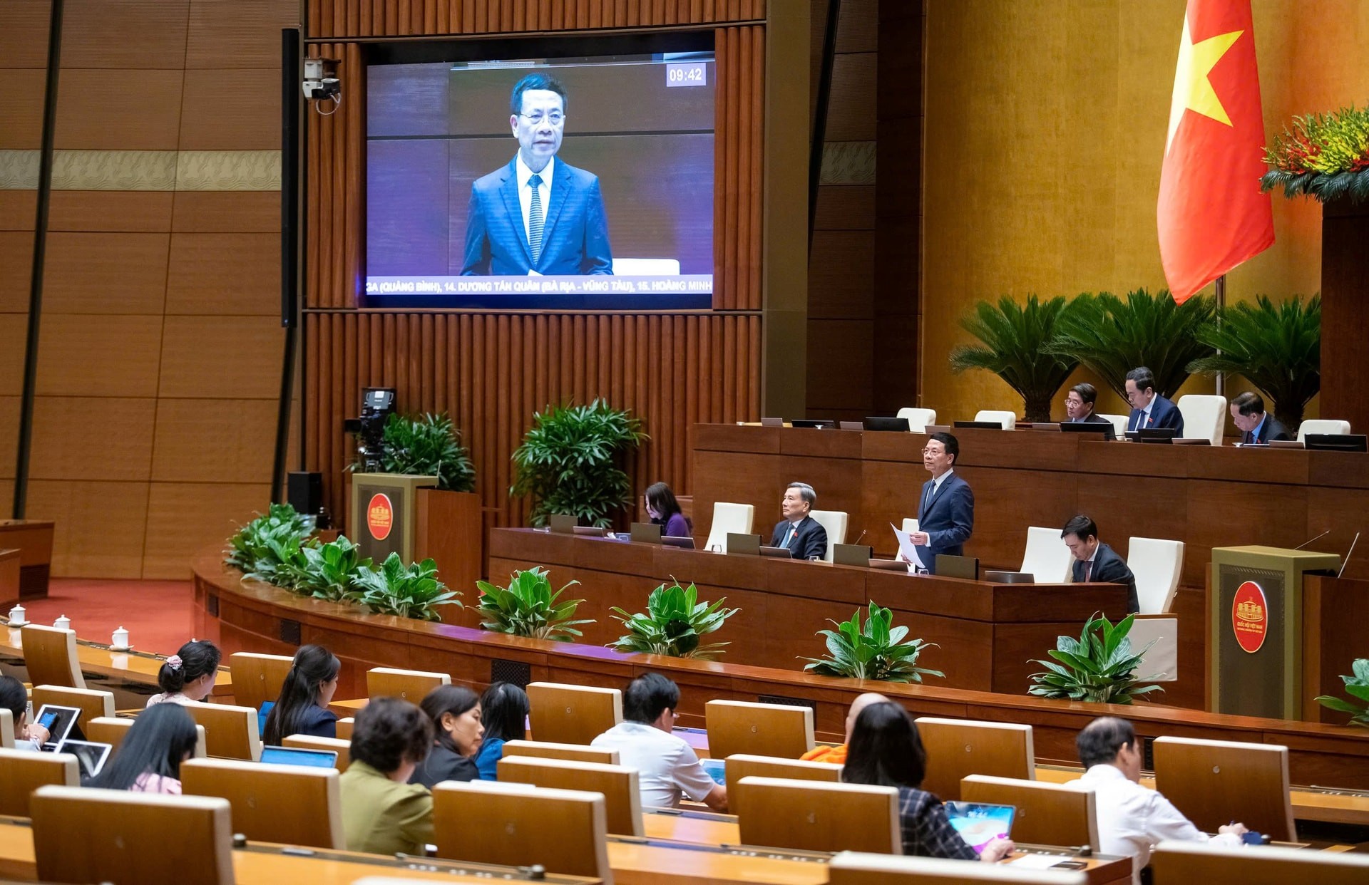 Luật Khoa học công nghệ và Đổi mới sáng tạo: Động lực cho phát triển bền vững trong kỷ nguyên số Đại biểu hiến kế phát triển Quỹ phát triển khoa học và công nghệ