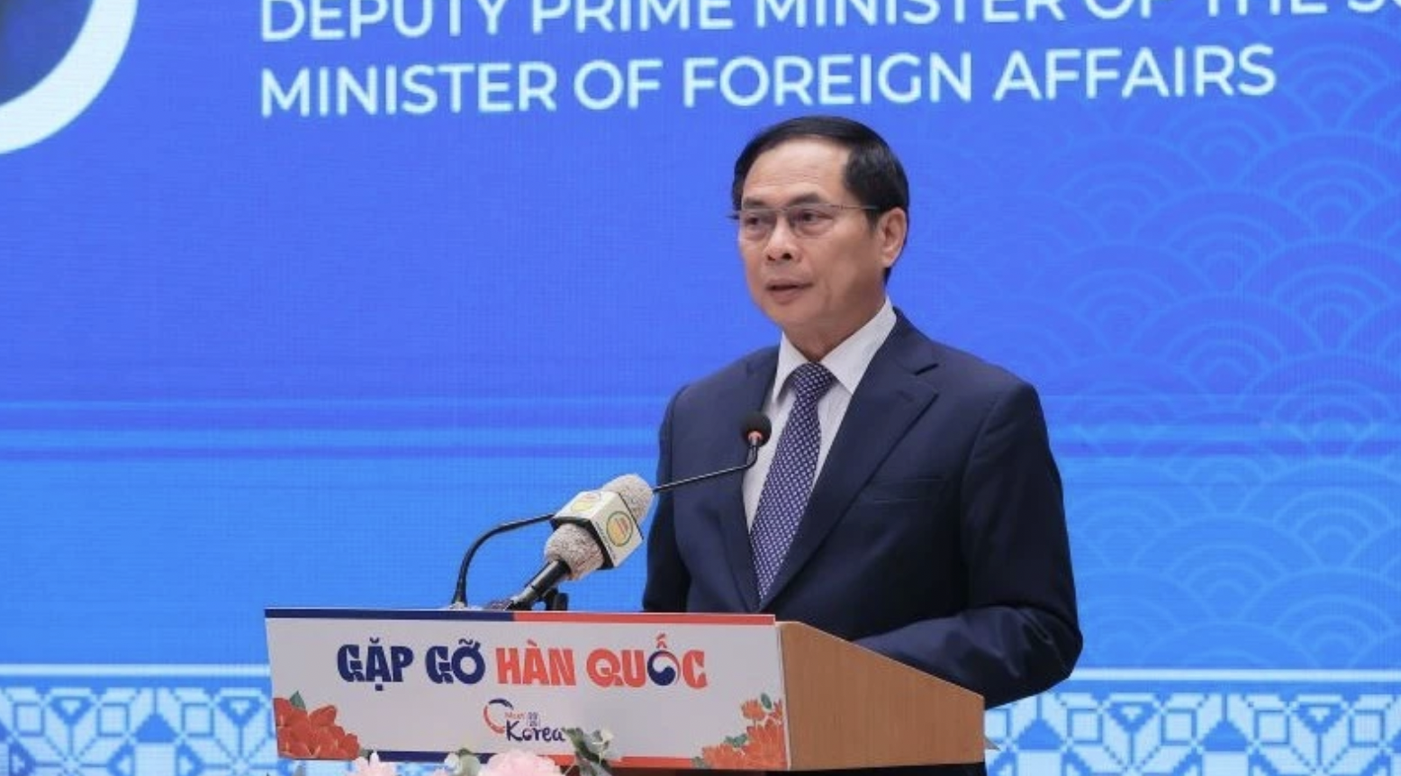 Phó Thủ tướng Chính phủ, Bộ trưởng Ngoại giao Bùi Thanh Sơn phát biểu tại hội nghị Việt Nam tạo lập môi trường đầu tư thông thoáng và minh bạch để doanh nghiệp đầu tư ổn định, lâu dài