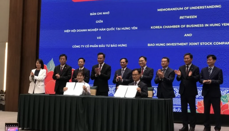 Lễ ký kết hợp tác đầu tư doanh nghiệp Việt Nam-Hàn Quốc. (Ảnh: Báo Nhân dân) Lễ ký kết hợp tác đầu tư doanh nghiệp Việt Nam-Hàn Quốc. (Ảnh: Báo Nhân dân)