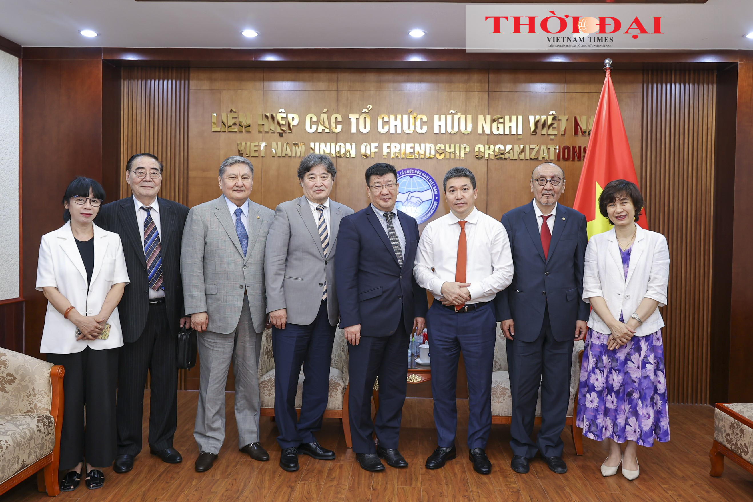 Các đại biểu chụp ảnh lưu niệm. (Ảnh: Đinh Hòa) Các đại biểu chụp ảnh lưu niệm. (Ảnh: Đinh Hòa)