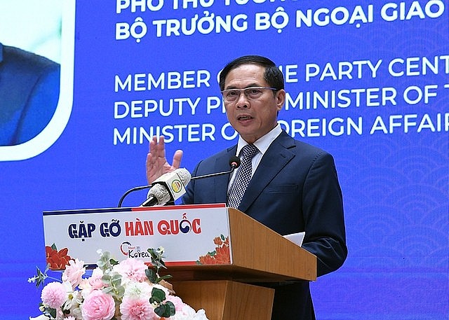 Deputy Prime Minister, Foreign Minister Bui Thanh Son addresses the event Vietnam News Today (May 17): Vietnam and United States Boost Financial Cooperation