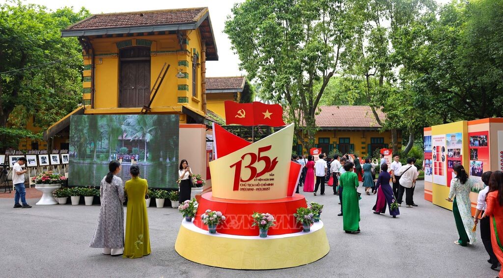 Một góc không gian triển lãm trong Khu di tích Chủ tịch Hồ Chí Minh tại Phủ Chủ tịch. (Ảnh: TTXVN) Một góc không gian triển lãm trong Khu di tích Chủ tịch Hồ Chí Minh tại Phủ Chủ tịch. (Ảnh: TTXVN)