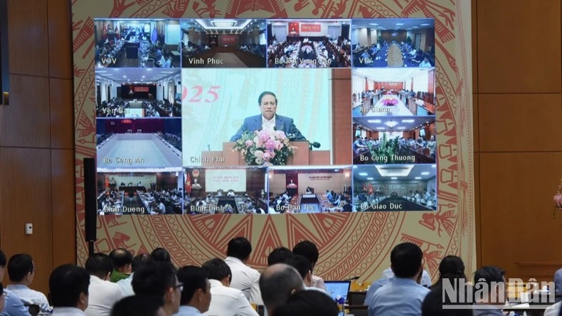 Thúc đẩy mạnh mẽ, tạo chuyển biến tích cực về khoa học công nghệ, đổi mới sáng tạo và chuyển đổi số Thúc đẩy mạnh mẽ, tạo chuyển biến tích cực về khoa học công nghệ, đổi mới sáng tạo và chuyển đổi số