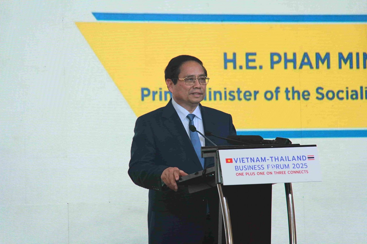 PM Chinh held that given the current complex, unpredictable, and uncertain situation, with many issues that no single country can resolve alone, Vietnam, Thailand, and ASEAN countries must strengthen unity, embrace diversity, and enhance cooperation. PM Chinh held that given the current complex, unpredictable, and uncertain situation, with many issues that no single country can resolve alone, Vietnam, Thailand, and ASEAN countries must strengthen unity, embrace diversity, and enhance cooperation.