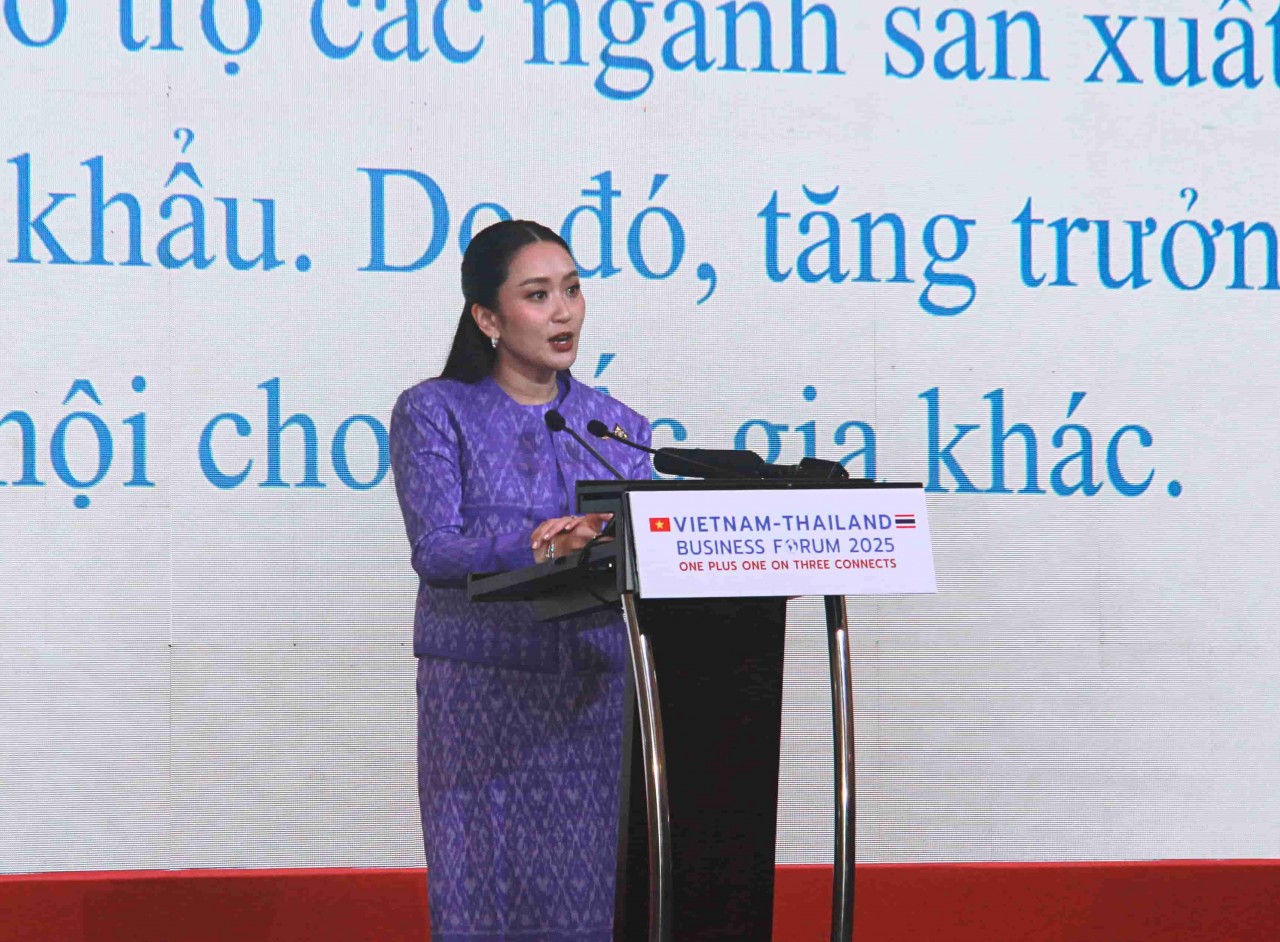 Thai Prime Minister Paetongtarn Shinawatra remarked that the Thai and Vietnamese economies are closely interconnected, with many businesses from both countries participating in the same value chains. (Photo: Thu Phuong) Thai Prime Minister Paetongtarn Shinawatra remarked that the Thai and Vietnamese economies are closely interconnected, with many businesses from both countries participating in the same value chains. (Photo: Thu Phuong)