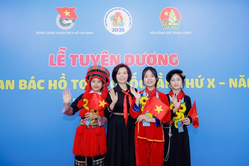 Tiếp sức thế hệ măng non: Vinamilk đồng hành Đại hội Cháu ngoan Bác Hồ Tiếp sức thế hệ măng non: Vinamilk đồng hành Đại hội Cháu ngoan Bác Hồ