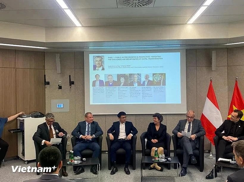 Delegates at the Vietnam–Austria High-Tech and Innovation Forum, Vienna, May 16. (Photo: VNA) Delegates at the Vietnam–Austria High-Tech and Innovation Forum, Vienna, May 16. (Photo: VNA)