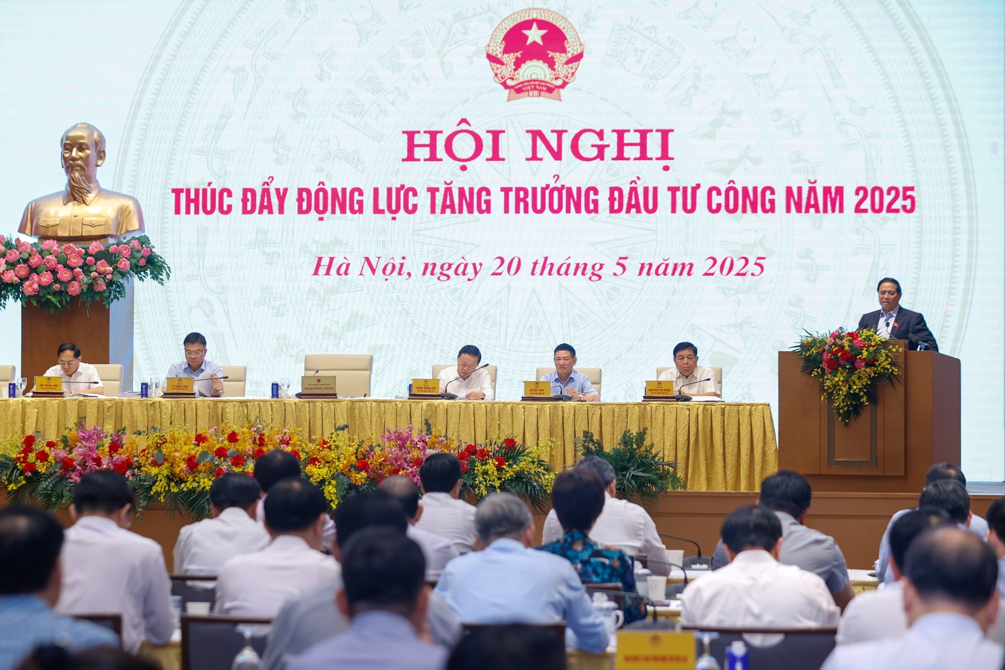 Thủ tướng Phạm Minh Chính chủ trì Hội nghị thúc đẩy động lực tăng trưởng đầu tư công năm 2025. (Ảnh: Báo Chính phủ) Thủ tướng Phạm Minh Chính chủ trì Hội nghị thúc đẩy động lực tăng trưởng đầu tư công năm 2025. (Ảnh: Báo Chính phủ)