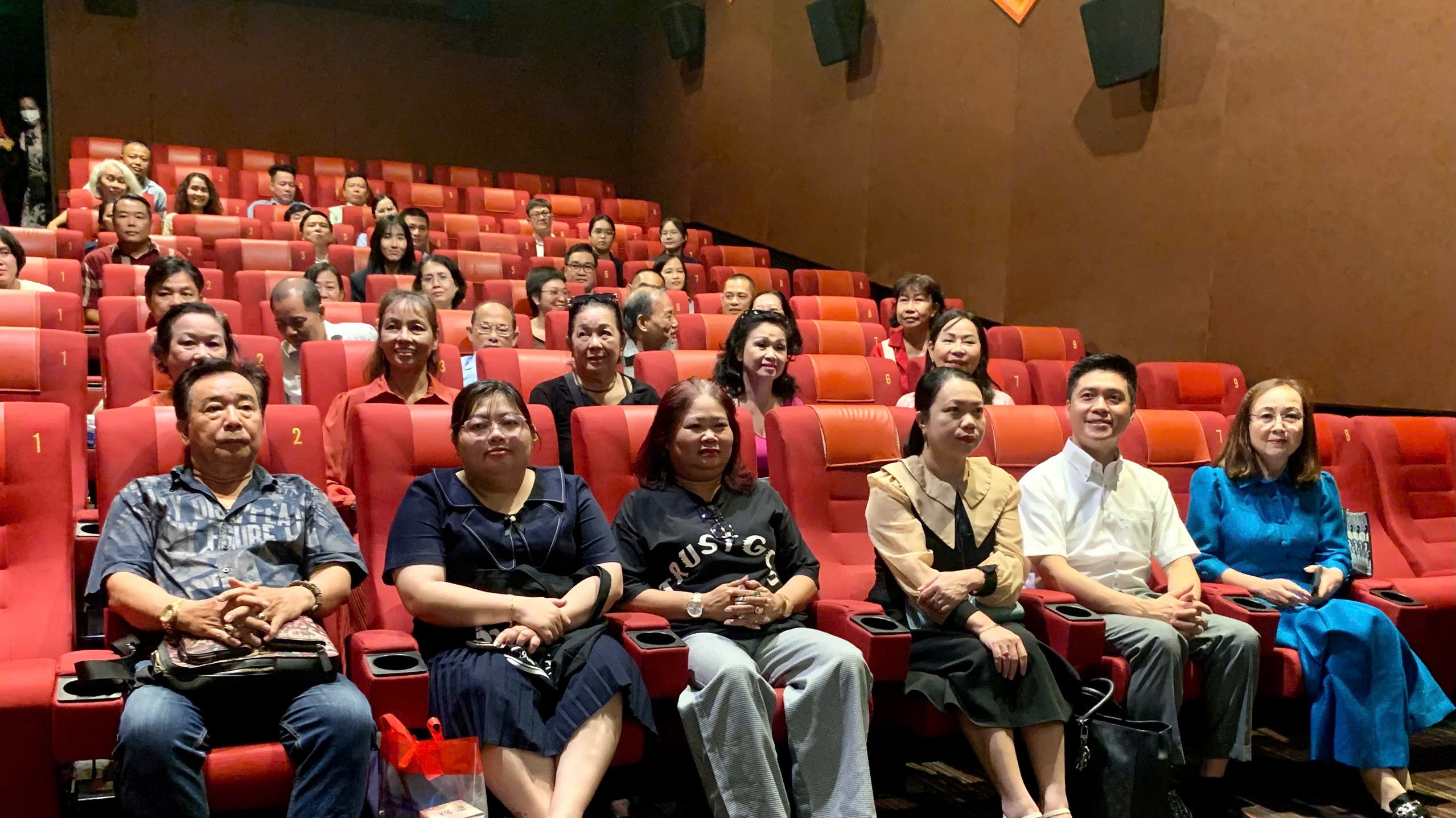 Tổ chức chiếu phim “Địa đạo: Mặt trời trong bóng tối” cho kiều bào TP.HCM Tổ chức chiếu phim “Địa đạo: Mặt trời trong bóng tối” cho kiều bào TP.HCM