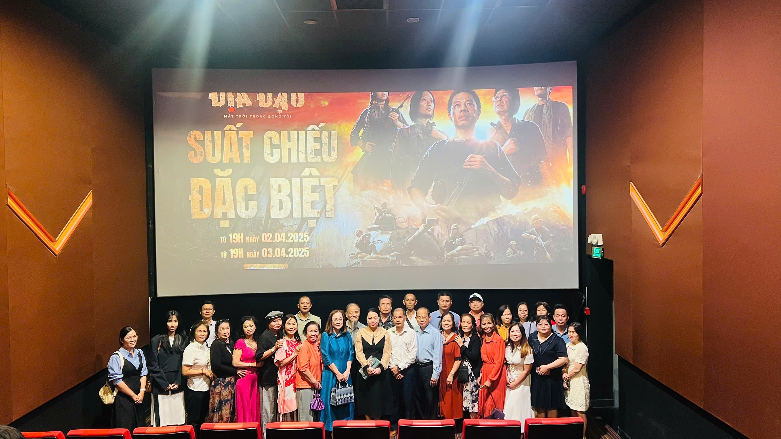 Tổ chức chiếu phim “Địa đạo: Mặt trời trong bóng tối” cho kiều bào TP.HCM Tổ chức chiếu phim “Địa đạo: Mặt trời trong bóng tối” cho kiều bào TP.HCM