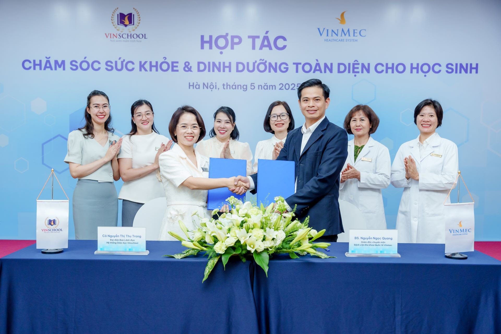 Cô Nguyễn Thị Thu Trang - Đại diện Ban Lãnh đạo Hệ thống Giáo dục Vinschool và Bác sĩ Nguyễn Ngọc Quang - Giám đốc chuyên môn Bệnh viện Đa khoa Quốc tế Vinmec tại Lễ ký kết Cô Nguyễn Thị Thu Trang - Đại diện Ban Lãnh đạo Hệ thống Giáo dục Vinschool và Bác sĩ Nguyễn Ngọc Quang - Giám đốc chuyên môn Bệnh viện Đa khoa Quốc tế Vinmec tại Lễ ký kết