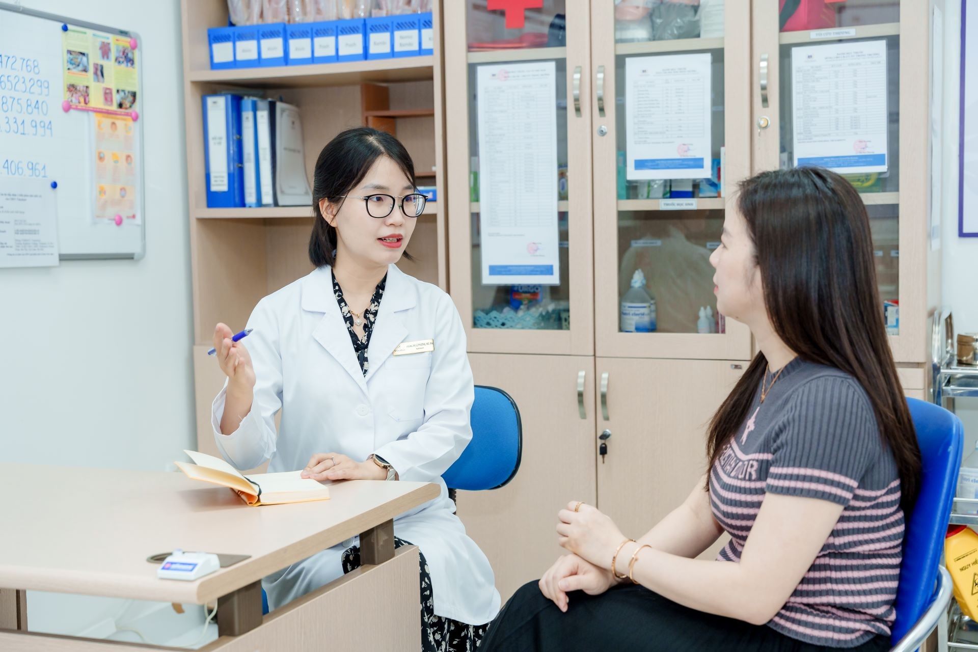 Đội ngũ chuyên gia, bác sĩ Vinmec tư vấn 1_1 tại trường hoặc trực tuyến Đội ngũ chuyên gia, bác sĩ Vinmec tư vấn 1_1 tại trường hoặc trực tuyến