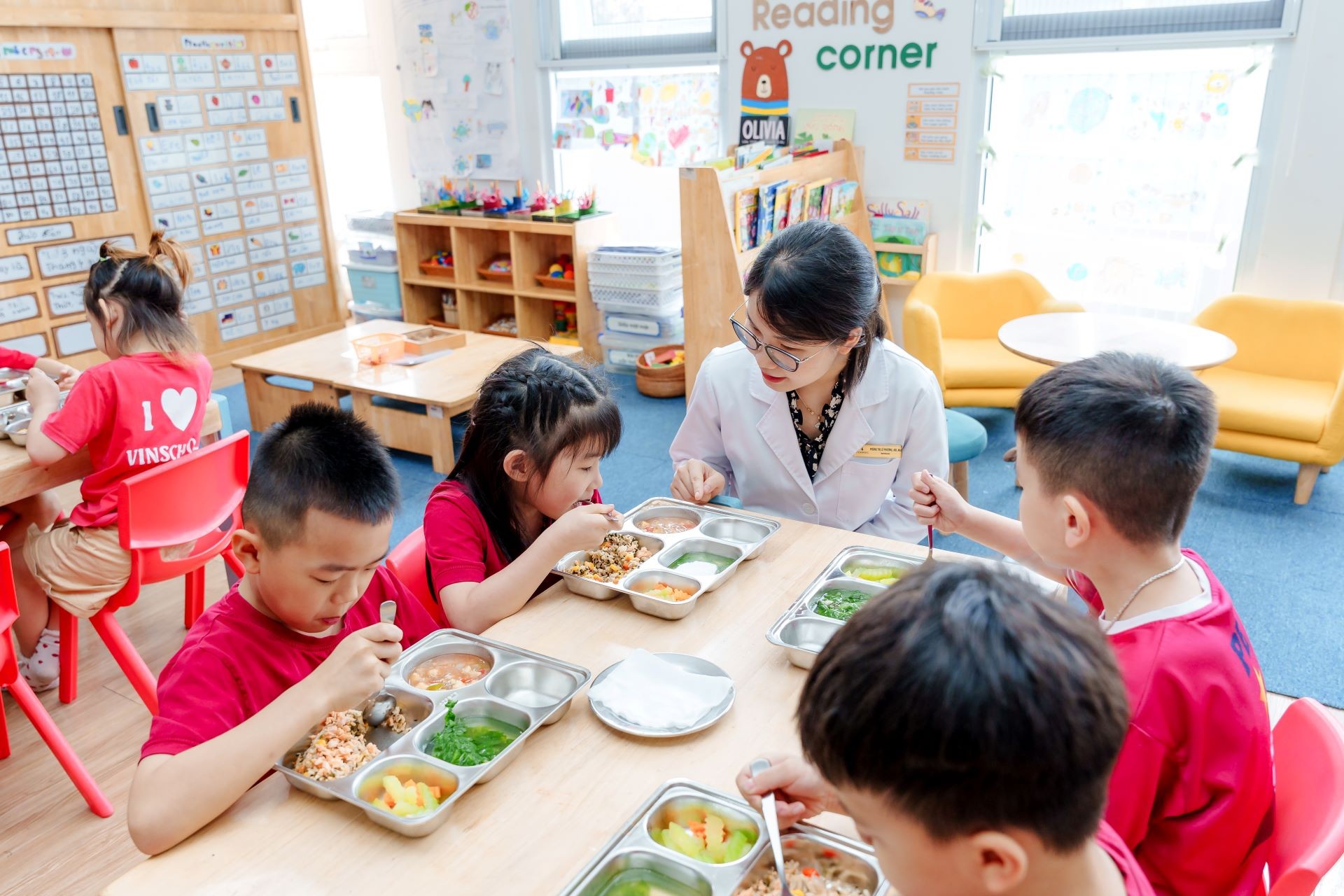 Thực đơn bữa ăn được xây dựng và tư vấn bởi bác sĩ_ chuyên gia dinh dưỡng của Vinmec Thực đơn bữa ăn được xây dựng và tư vấn bởi bác sĩ_ chuyên gia dinh dưỡng của Vinmec