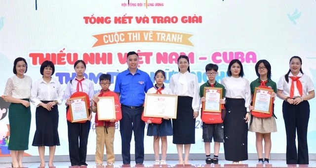 Trao giải cuộc thi vẽ tranh “Thiếu nhi Việt Nam - Cuba, thắm tình hữu nghị” Trao giải cuộc thi vẽ tranh “Thiếu nhi Việt Nam - Cuba, thắm tình hữu nghị”