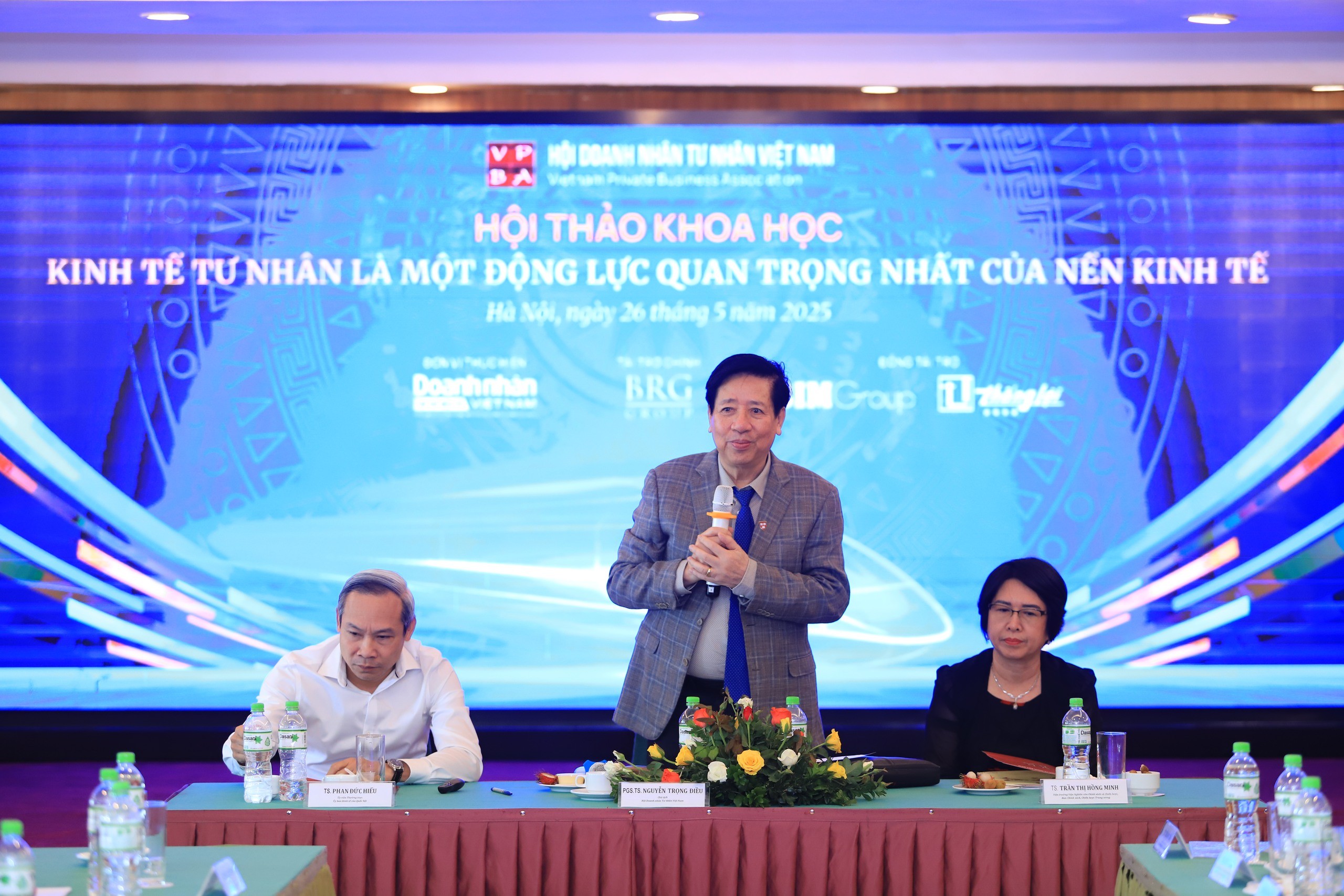 PGS, TS Nguyễn Trọng Điều, Chủ tịch Hội Doanh nhân Tư nhân Việt Nam phát biểu khai mạc hội thảo. (Ảnh:Tạp chí Doanh nghiệp và Tiếp thị) PGS, TS Nguyễn Trọng Điều, Chủ tịch Hội Doanh nhân Tư nhân Việt Nam phát biểu khai mạc hội thảo. (Ảnh:Tạp chí Doanh nghiệp và Tiếp thị)