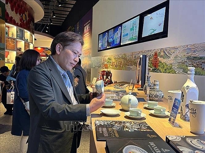 Vietnamese ceramics draw attention at the event (Photo: VNA) Vietnamese ceramics draw attention at the event (Photo: VNA)