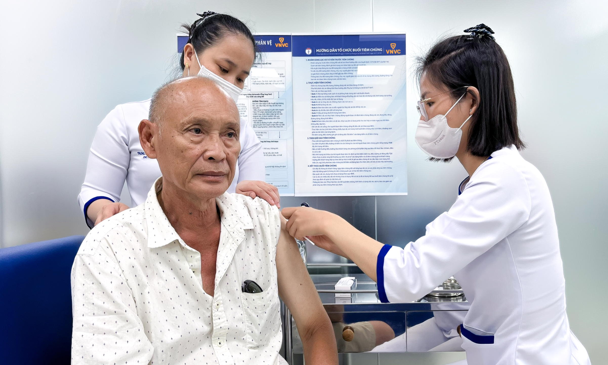 Mỗi năm, Hệ thống tiêm chủng VNVC thuộc Công ty Vắc xin VNVC phục vụ hàng chục triệu khách hàng tiêm chủng các vắc xin chất lượng cao, bảo quản an toàn chuẩn quốc tế với chi phí hợp lý, đóng góp quan trọng cho việc phòng ngừa bệnh truyền nhiễm cho người dân và cộng đồng. Ảnh: Mộc Thảo Mỗi năm, Hệ thống tiêm chủng VNVC thuộc Công ty Vắc xin VNVC phục vụ hàng chục triệu khách hàng tiêm chủng các vắc xin chất lượng cao, bảo quản an toàn chuẩn quốc tế với chi phí hợp lý, đóng góp quan trọng cho việc phòng ngừa bệnh truyền nhiễm cho người dân và cộng đồng. Ảnh: Mộc Thảo