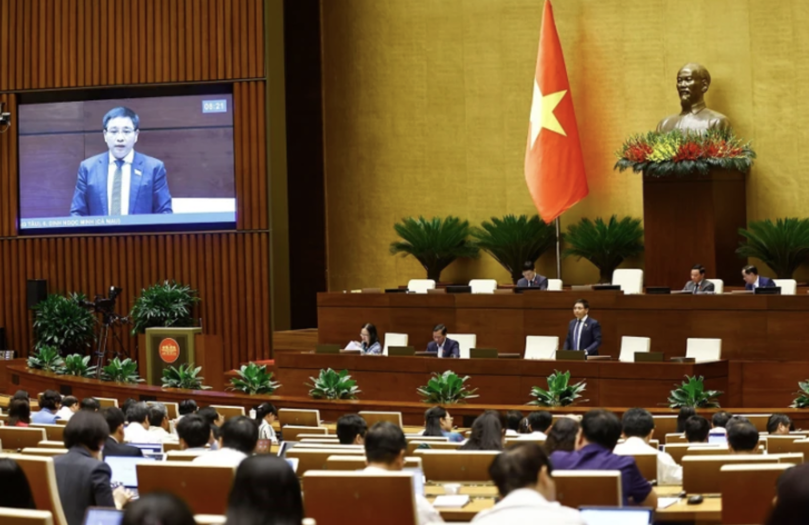 Bộ trưởng Bộ Tài chính Nguyễn Văn Thắng phát biểu giải trình, làm rõ một số vấn đề đại biểu Quốc hội nêu. (Ảnh: TTXVN) Bộ trưởng Bộ Tài chính Nguyễn Văn Thắng phát biểu giải trình, làm rõ một số vấn đề đại biểu Quốc hội nêu. (Ảnh: TTXVN)
