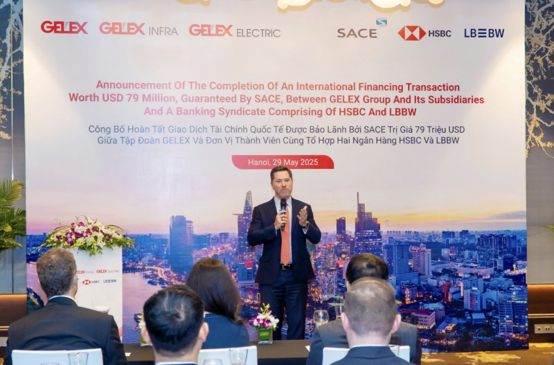 Ông Tim Evans đại diện HSBC Việt Nam tại Lễ công bố chiều 29/5 Ông Tim Evans đại diện HSBC Việt Nam tại Lễ công bố chiều 29/5
