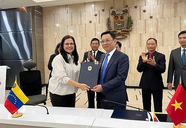 Strengthen Solidarity and Friendship Between Vietnam and Venezuela Strengthen Solidarity and Friendship Between Vietnam and Venezuela