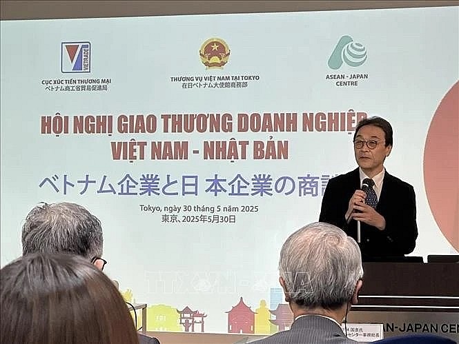 AJC Secretary General Kunihiko Hirabayashi addresses the event (Photo: VNA)
