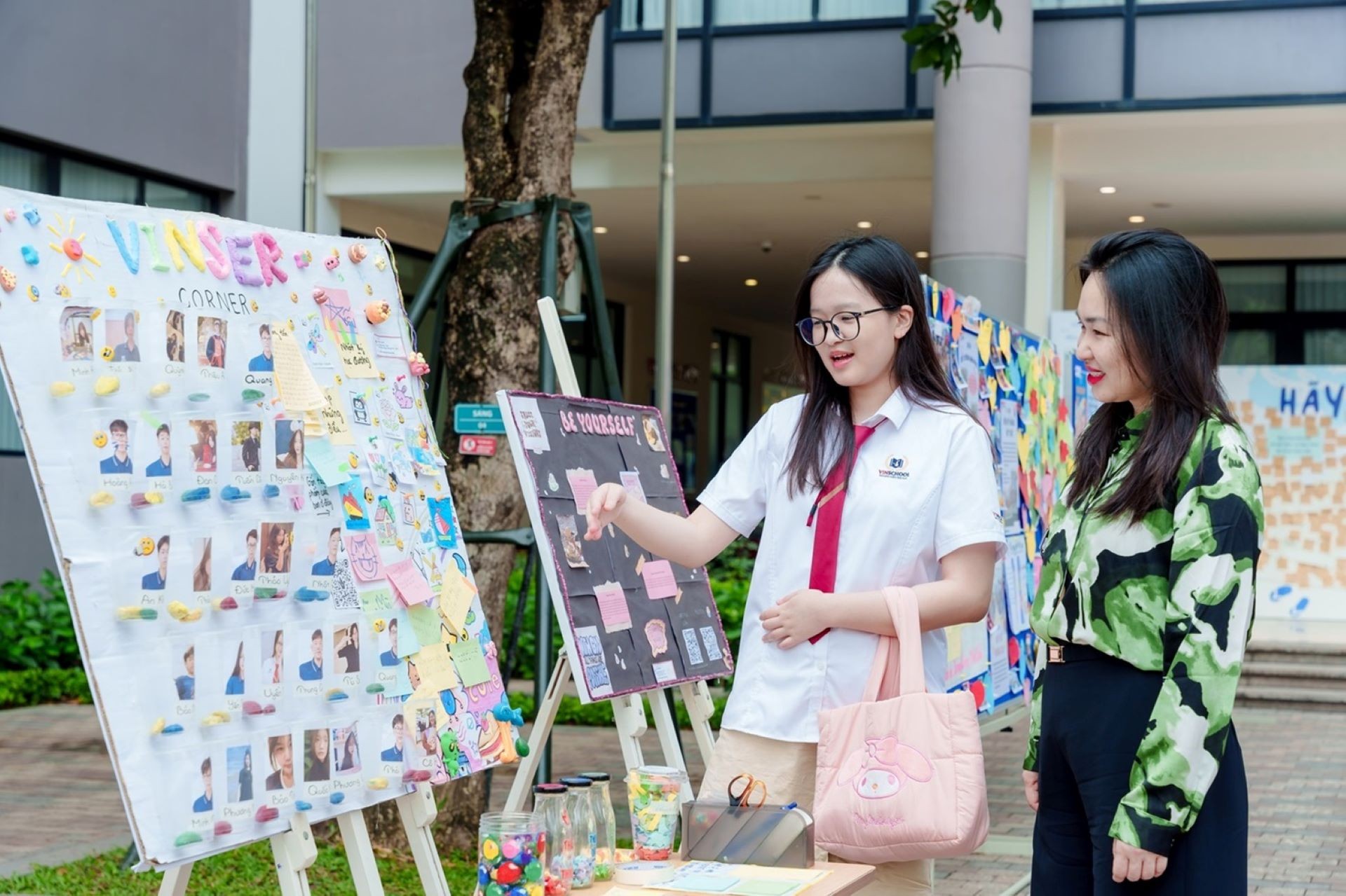 “Vinser Corner” – không gian sẻ chia cảm xúc giữa nhịp học tập sôi động, ghi nhận gần 400 lượt tương tác chỉ sau hai tuần triển khai. “Vinser Corner” – không gian sẻ chia cảm xúc giữa nhịp học tập sôi động, ghi nhận gần 400 lượt tương tác chỉ sau hai tuần triển khai.