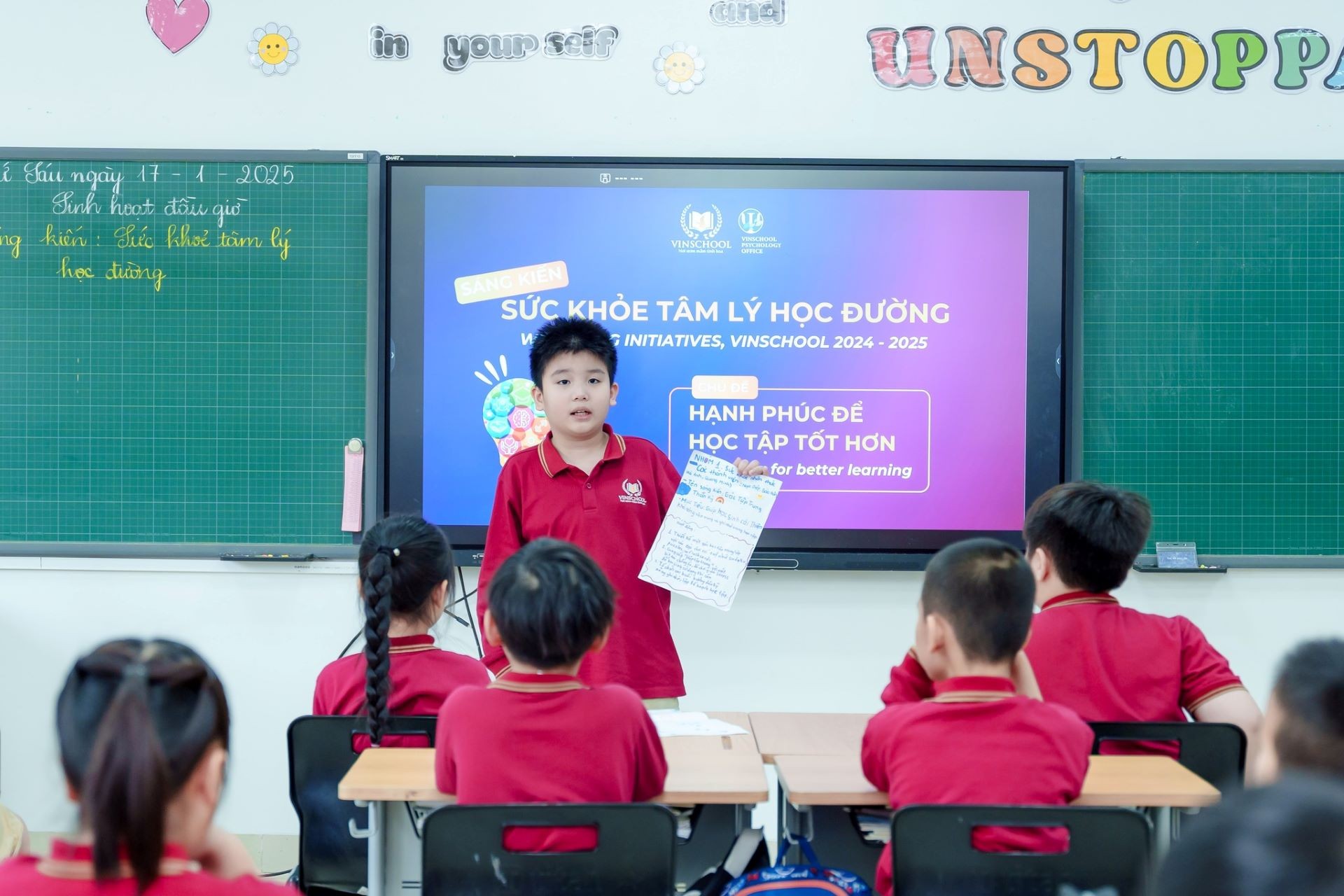 Học sinh Vinschool trở thành người dẫn dắt các workshop về sức khỏe tâm lý, lan tỏa kiến thức và kỹ năng chăm sóc tinh thần trong cộng đồng học đường. Học sinh Vinschool trở thành người dẫn dắt các workshop về sức khỏe tâm lý, lan tỏa kiến thức và kỹ năng chăm sóc tinh thần trong cộng đồng học đường.