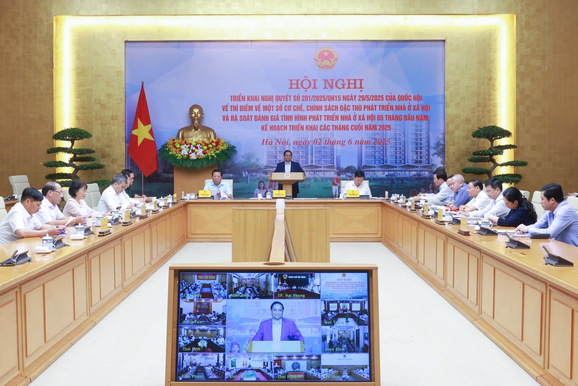 Thủ tướng đề nghị các đại biểu đề xuất các giải pháp trên tinh thần 6 rõ: Rõ người, rõ việc, rõ thời gian, rõ trách nhiệm, rõ thẩm quyền, rõ kết quả để triển khai có hiệu quả. (Ảnh: Báo Chính phủ) Thủ tướng đề nghị các đại biểu đề xuất các giải pháp trên tinh thần 6 rõ: Rõ người, rõ việc, rõ thời gian, rõ trách nhiệm, rõ thẩm quyền, rõ kết quả để triển khai có hiệu quả. (Ảnh: Báo Chính phủ)