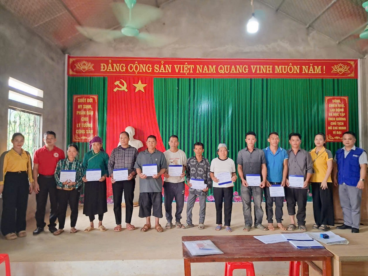 Hỗ trợ xây mới và sửa chữa nhà ở cho 32 hộ dân tại Lào Cai Hỗ trợ xây mới và sửa chữa nhà ở cho 32 hộ dân tại Lào Cai