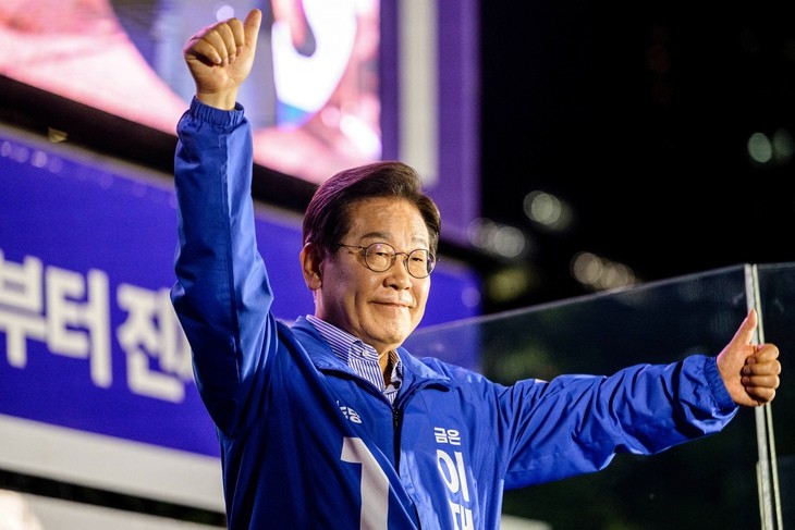 Ông Lee Jae Myung tranh cử tại Seoul ngày 2/6. (Ảnh: AFP) Ông Lee Jae Myung tranh cử tại Seoul ngày 2/6. (Ảnh: AFP)