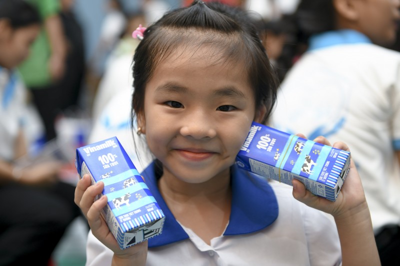 Nụ cười của các em nhỏ tại Làng Trẻ em SOS Bến Tre khi nhận những món quà từ Vinamilk và chương trình.