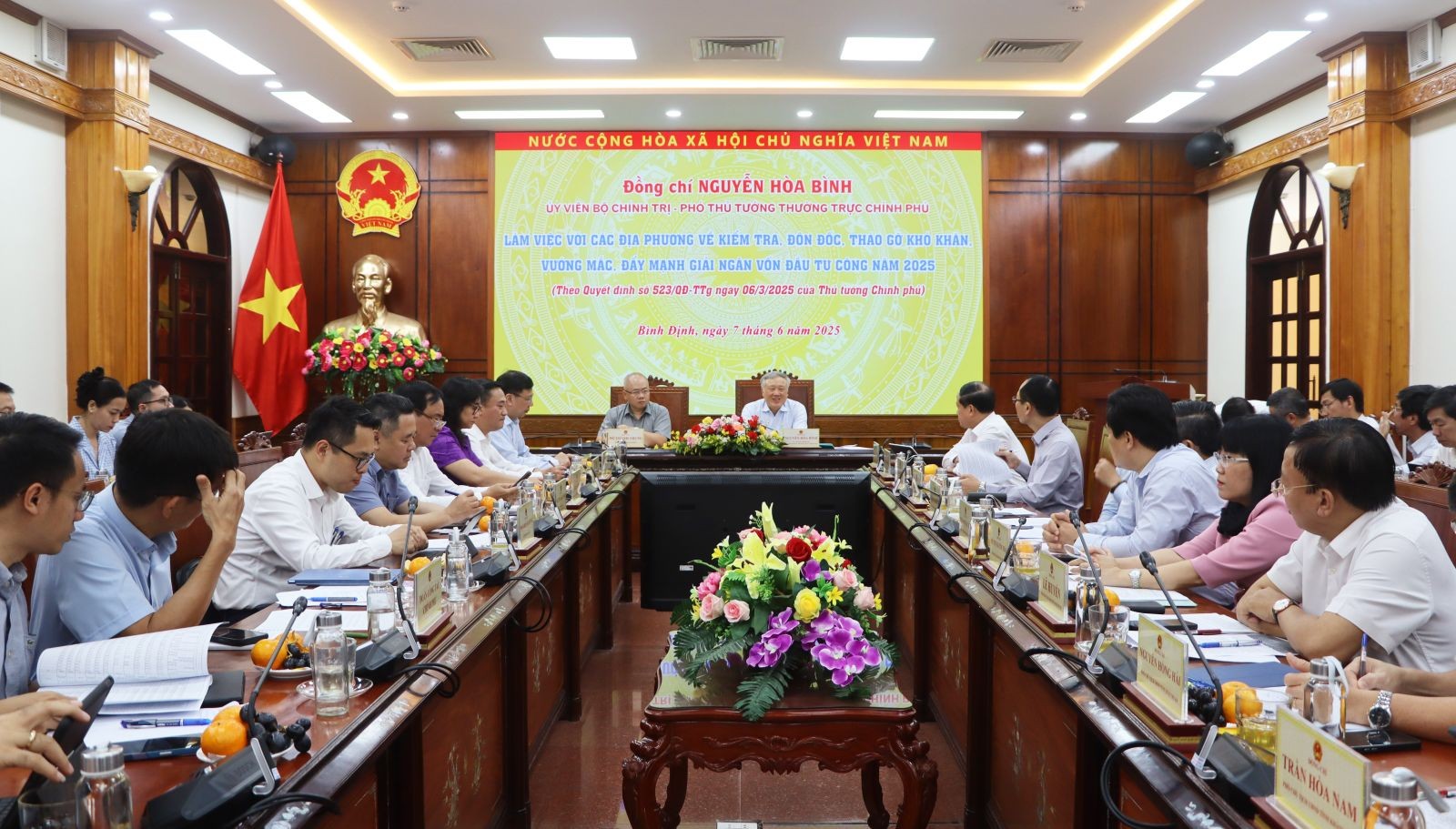 Quang cảnh buổi làm việc. (Ảnh: binhdinh.gov.vn) Quang cảnh buổi làm việc. (Ảnh: binhdinh.gov.vn)
