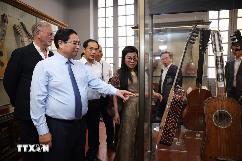 Thủ tướng Phạm Minh Chính: Văn hóa là sợi dây đầy âm thanh và sắc màu cho tình hữu nghị Việt Nam - Pháp Thủ tướng Phạm Minh Chính: Văn hóa là sợi dây đầy âm thanh và sắc màu cho tình hữu nghị Việt Nam - Pháp