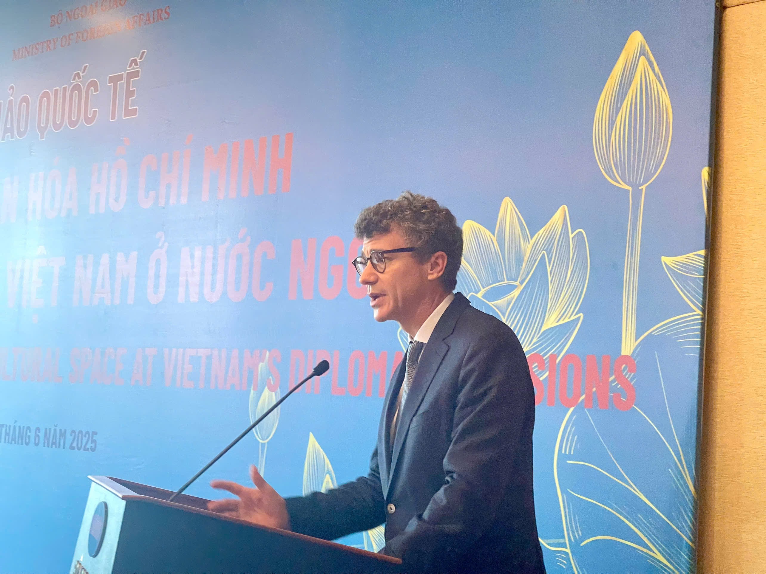 Lan tỏa Không gian văn hóa Hồ Chí Minh từ các Cơ quan đại diện Việt Nam ở nước ngoài Lan tỏa Không gian văn hóa Hồ Chí Minh từ các Cơ quan đại diện Việt Nam ở nước ngoài