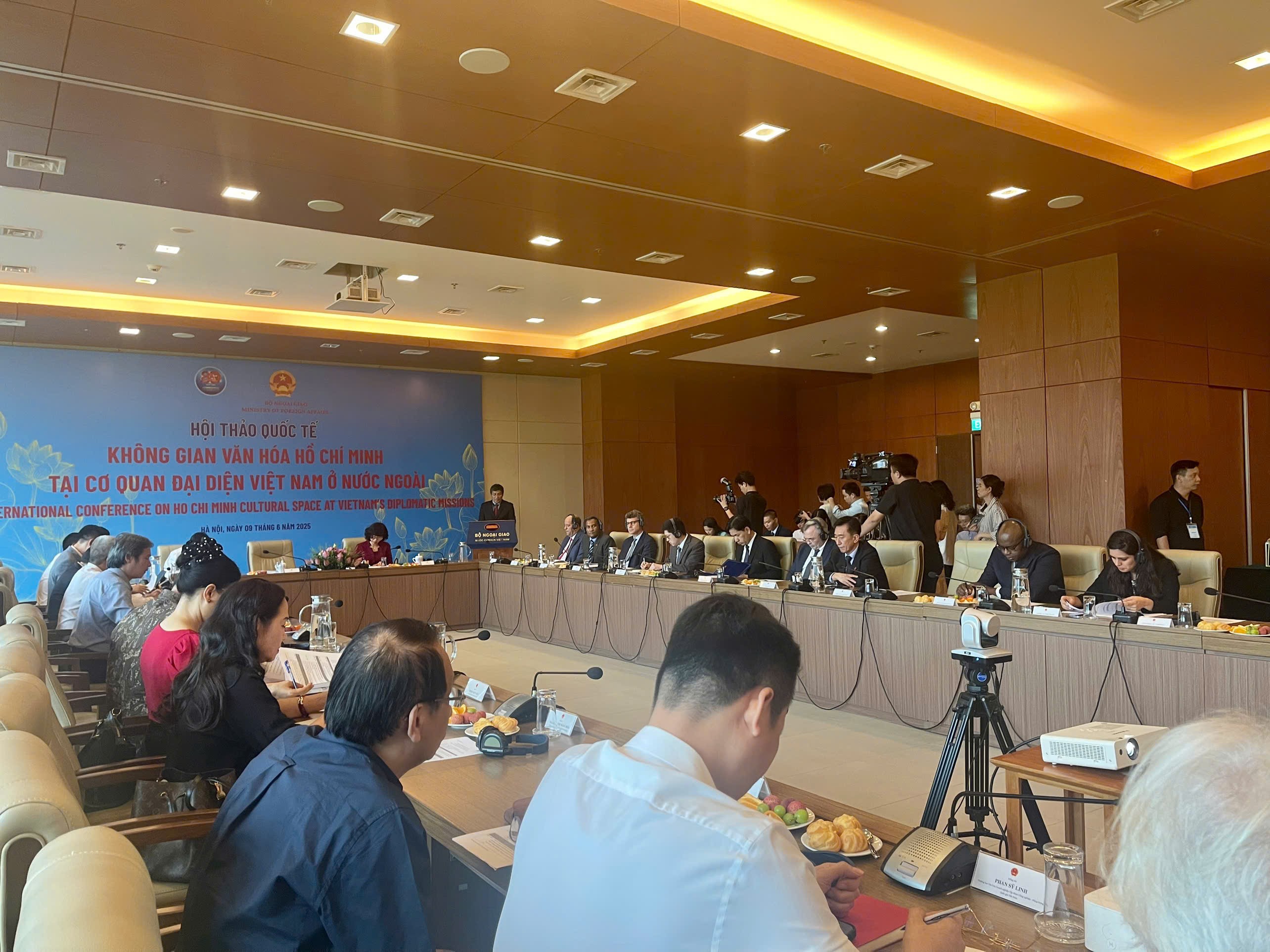 Lan tỏa Không gian văn hóa Hồ Chí Minh từ các Cơ quan đại diện Việt Nam ở nước ngoài Lan tỏa Không gian văn hóa Hồ Chí Minh từ các Cơ quan đại diện Việt Nam ở nước ngoài