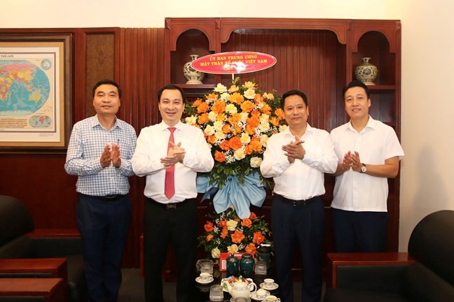 Tiếp nối truyền thống vẻ vang của nền báo chí cách mạng Việt Nam Tiếp nối truyền thống vẻ vang của nền báo chí cách mạng Việt Nam