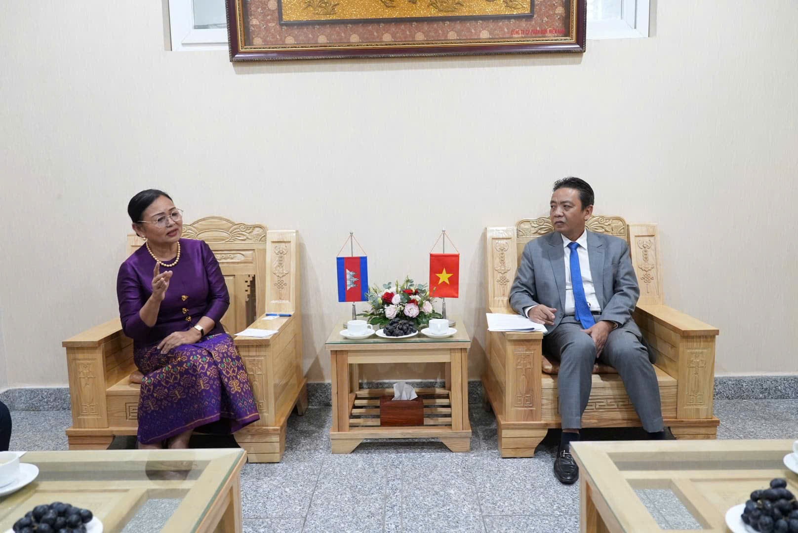 Thứ trưởng Bộ Văn hóa, Thể thao và Du lịch Việt Nam Hoàng Đạo Cương và Quốc Vụ khanh Bộ Văn hóa và Nghệ thuật Campuchia Lundi Sannnara. (Ảnh: icd.gov.vn) Thứ trưởng Bộ Văn hóa, Thể thao và Du lịch Việt Nam Hoàng Đạo Cương và Quốc Vụ khanh Bộ Văn hóa và Nghệ thuật Campuchia Lundi Sannnara. (Ảnh: icd.gov.vn)