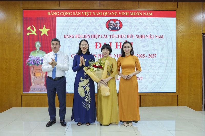 8 chi bộ trực thuộc Đảng bộ Liên hiệp các tổ chức hữu nghị Việt Nam hoàn thành tổ chức Đại hội nhiệm kỳ 2025 - 2027 8 chi bộ trực thuộc Đảng bộ Liên hiệp các tổ chức hữu nghị Việt Nam hoàn thành tổ chức Đại hội nhiệm kỳ 2025 - 2027
