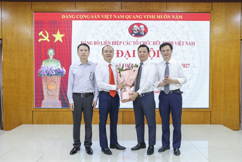 8 chi bộ trực thuộc Đảng bộ Liên hiệp các tổ chức hữu nghị Việt Nam hoàn thành tổ chức Đại hội nhiệm kỳ 2025 - 2027 8 chi bộ trực thuộc Đảng bộ Liên hiệp các tổ chức hữu nghị Việt Nam hoàn thành tổ chức Đại hội nhiệm kỳ 2025 - 2027