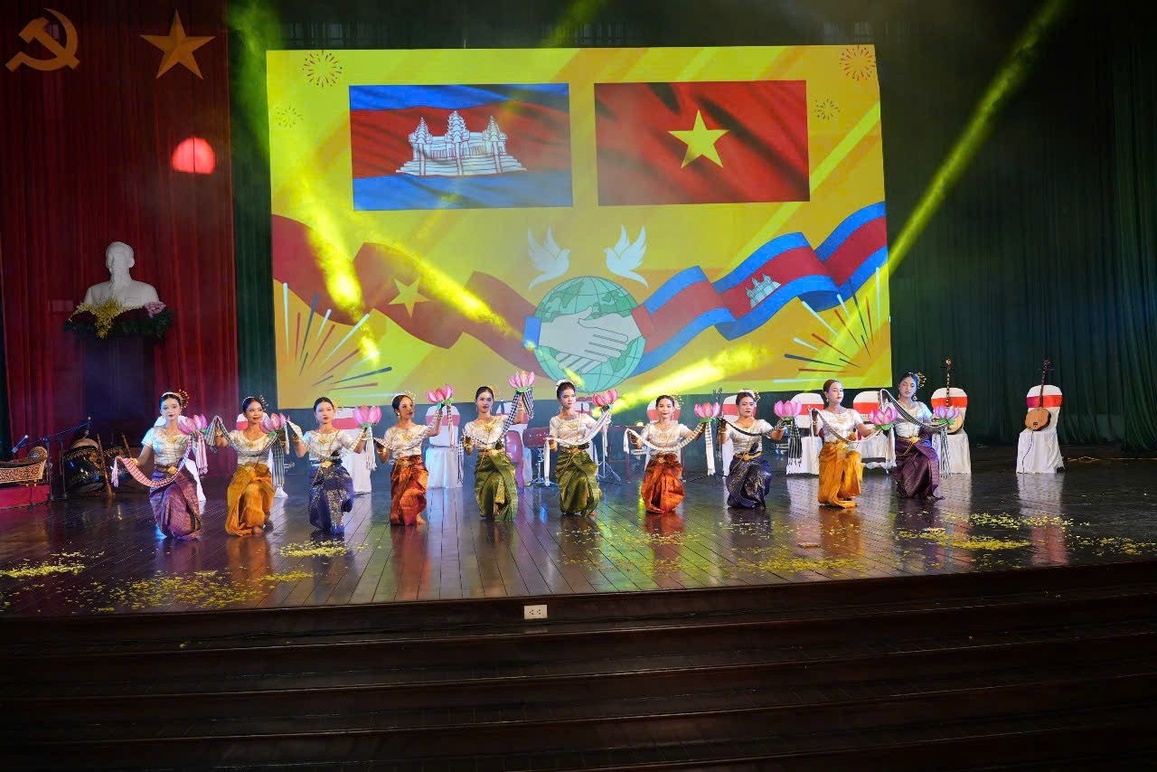 Một tiết mục biểu diễn tại chương trình. (Ảnh: icd.gov.vn) Một tiết mục biểu diễn tại chương trình. (Ảnh: icd.gov.vn)