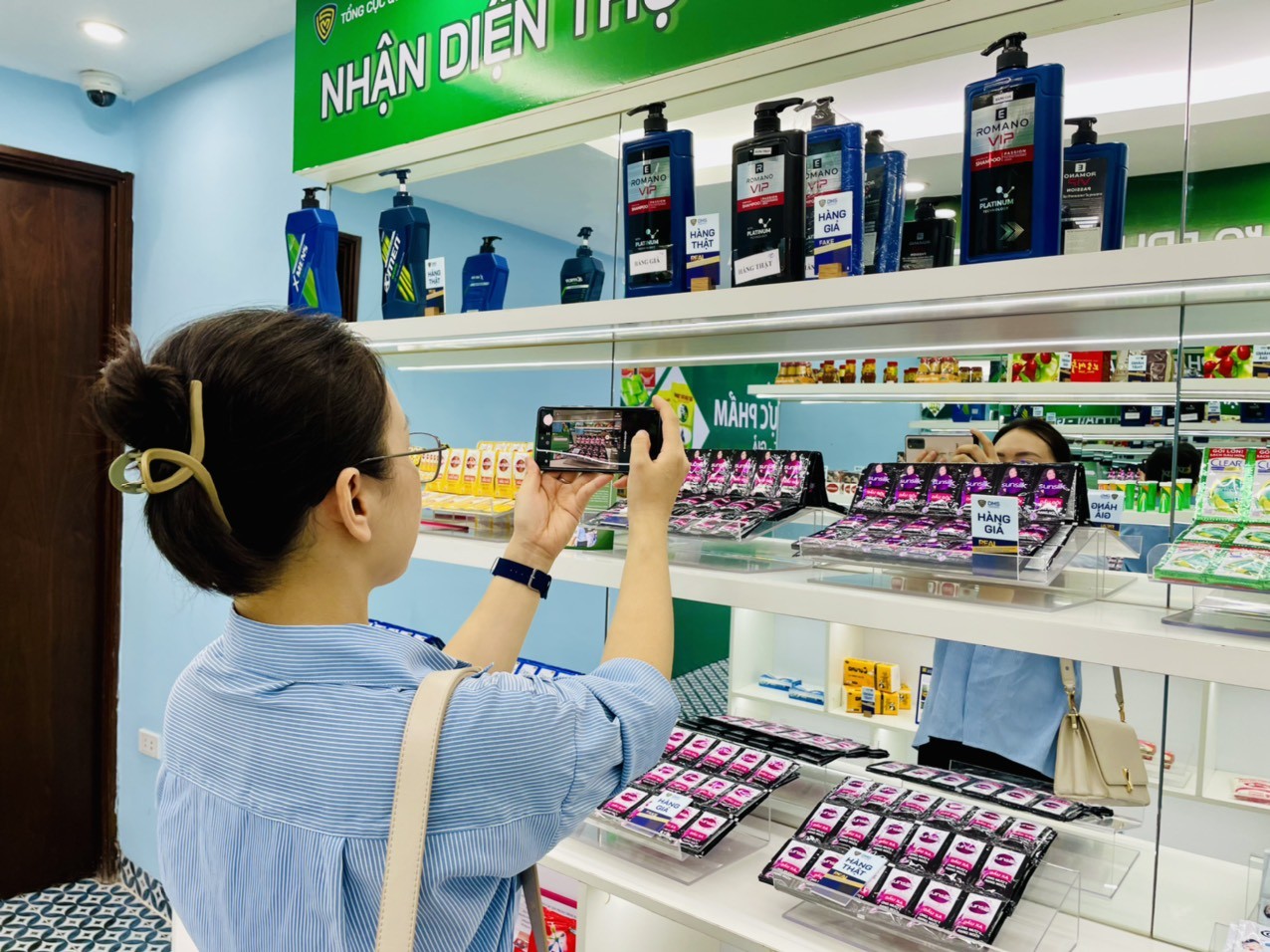 Tổng cục Quản lý thị trường mở phòng trưng bày Tăng năng lực giám sát, bảo vệ thực chất hơn cho người tiêu dùng