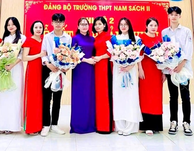 Quy định 294 và Hướng dẫn 06 bổ sung một số nội dung về kết nạp đảng viên đối với học sinh. (ảnh tư liệu) Quy định 294 và Hướng dẫn 06 bổ sung một số nội dung về kết nạp đảng viên đối với học sinh. (ảnh tư liệu)